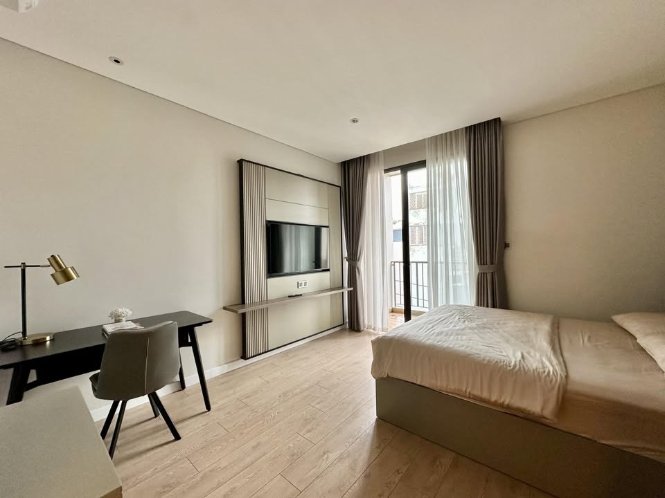 Studio cao cấp Thảo Điền 30m² giá thỏa thuận - Đầy đủ nội thất, ban công thoáng mát!