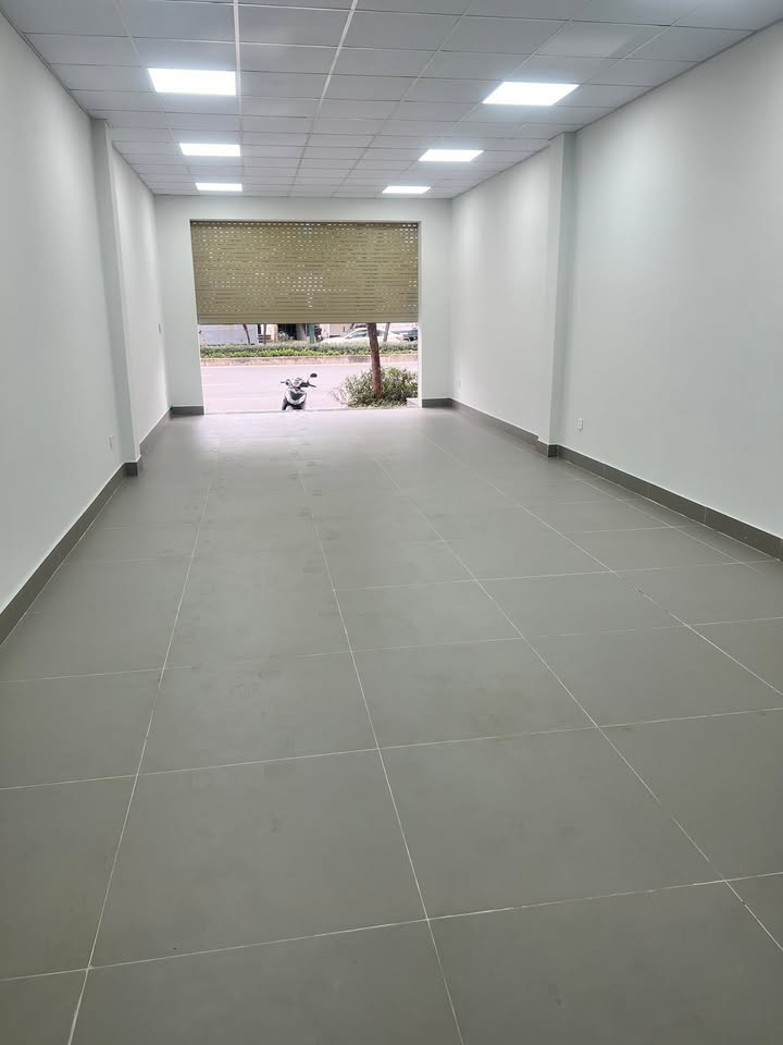 Nhà mặt phố Ngô Gia Tự, Long Biên 60m² giá 10 triệu - Kinh doanh đa dạng