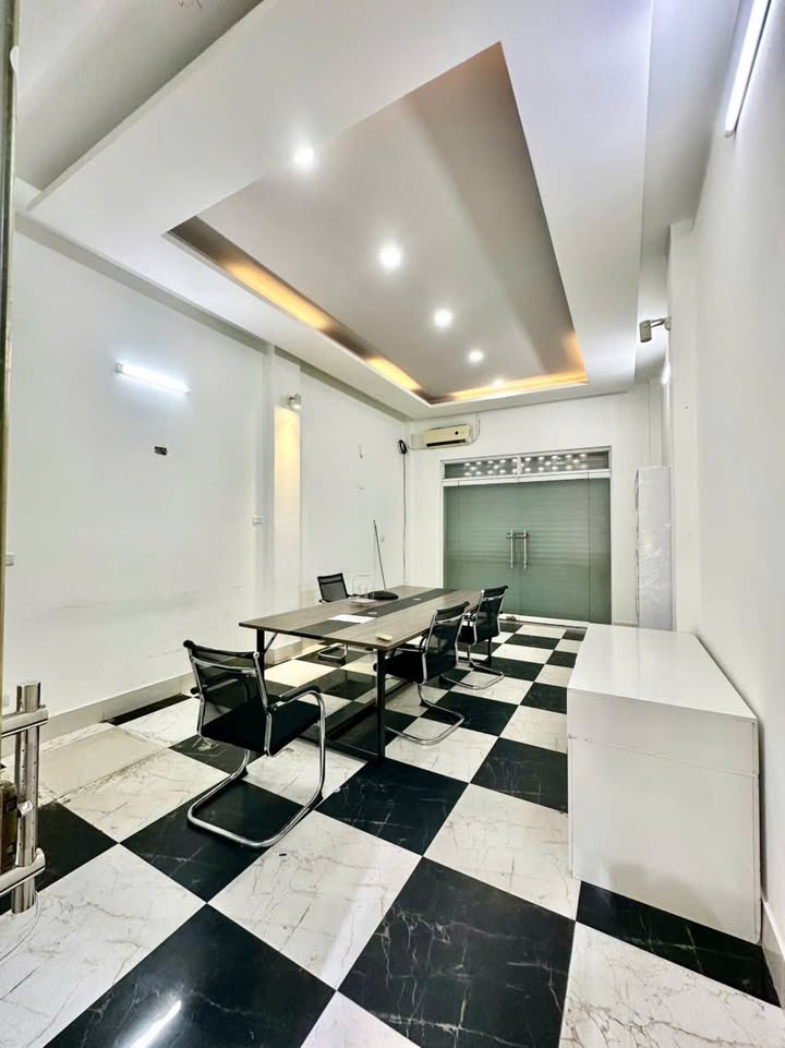 Mặt bằng kinh doanh cho thuê tại Đỗ Quang, Cầu Giấy - 70m² giá 59 triệu/tháng - Thang máy tiện lợi!