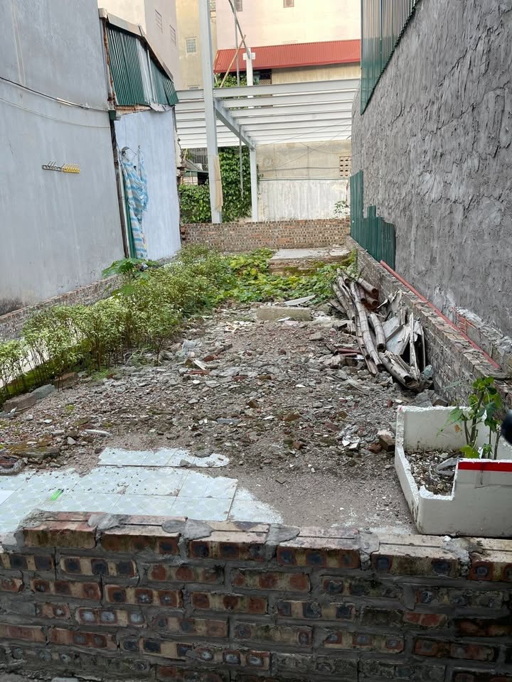 Bán đất hiếm Xuân La 30m² giá 6 tỷ - Vị trí đẹp, ô tô tránh