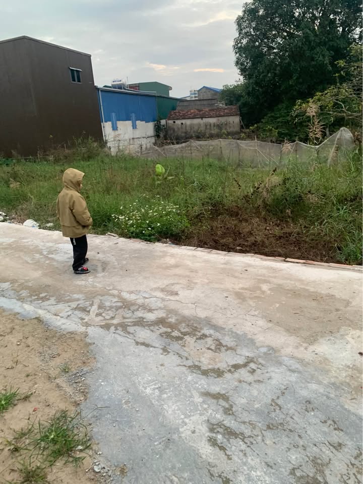 Bán đất thôn Vụ Bản, phường Trường Thi, Nam Định 78.7m² giá 780 triệu - Mặt tiền rộng, vị trí thuận lợi!