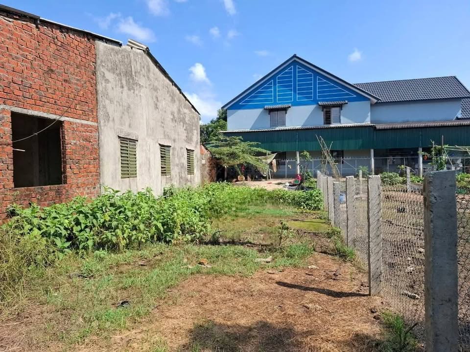 Bán đất Thị xã Quảng Trị 108m² giá 700 triệu - Sát trường học và tiện ích đầy đủ!