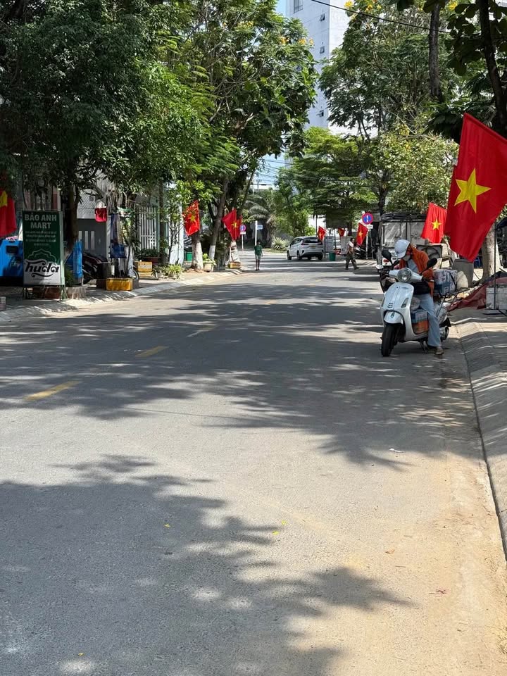 Nhà mặt tiền Phan Bá Phiến, Sơn Trà 300m² - Có dãy trọ 7 phòng, nở hậu đẹp!