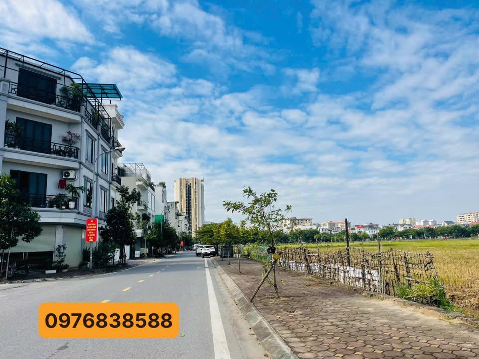 Đất nền Giang Biên Long Biên 90m² mặt tiền gần 8m - Sổ đỏ chính chủ, vị trí đẹp