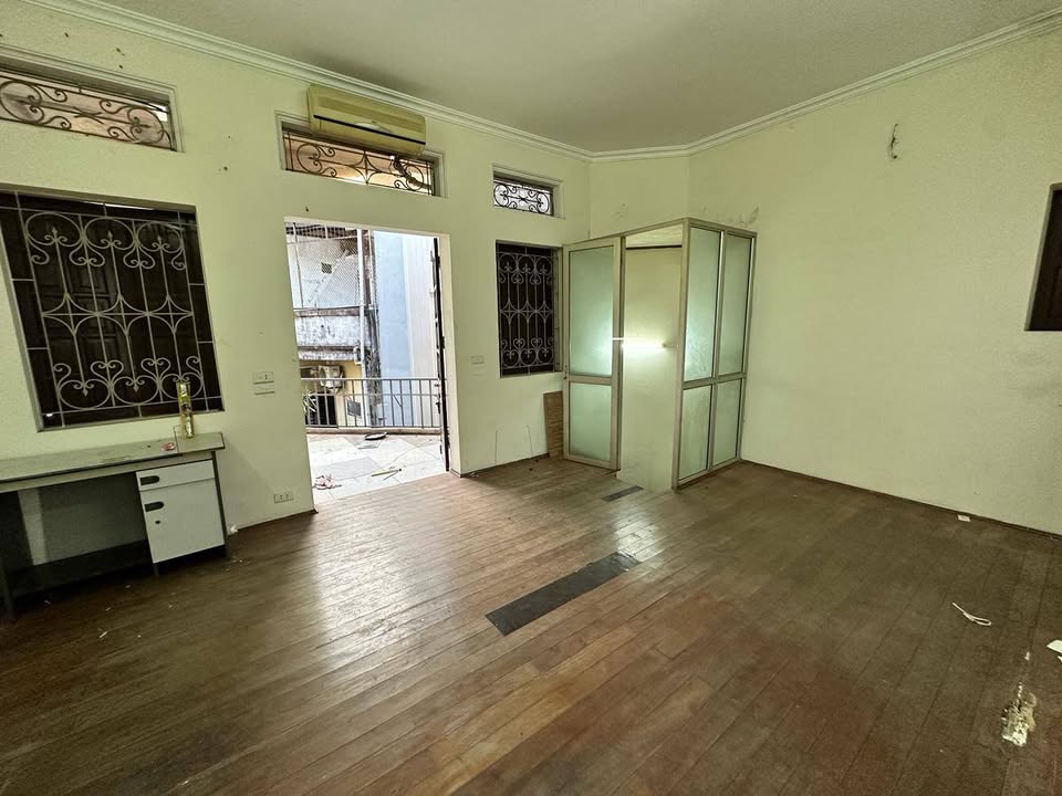 Nhà lô góc Cầu Giấy 62m² giá 19.2 tỷ - Thiết kế 3 tầng đẹp, ô tô đỗ cửa!