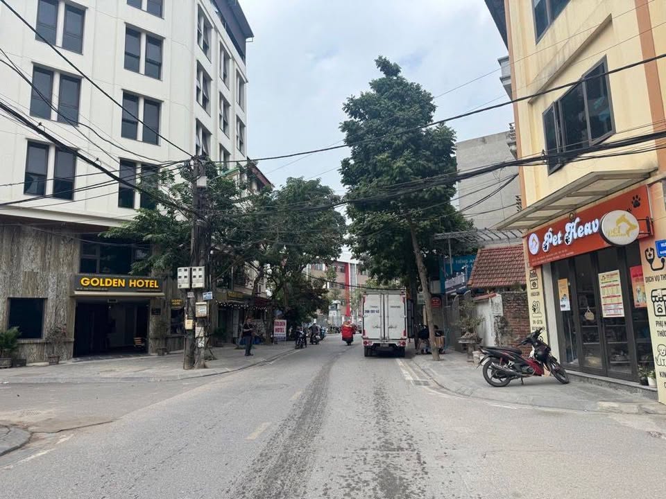 Đất nền Cổ Linh Long Biên 200m² giá 20 tỷ - Mặt ngõ ô tô tránh thuận lợi cho kinh doanh!