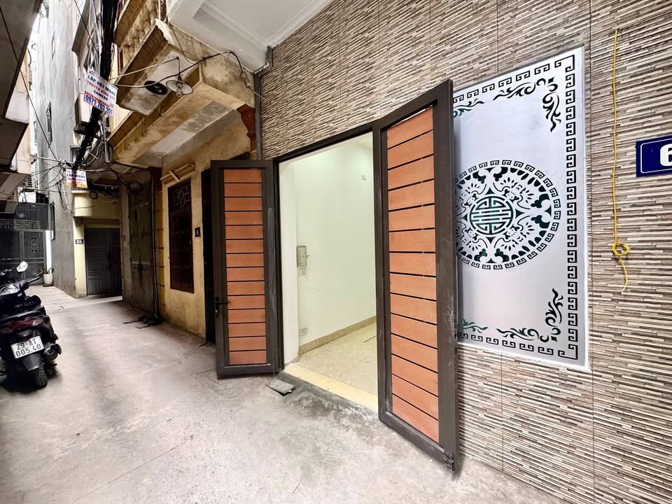 Nhà 3 tầng Định Công Thượng 34m² giá 6.8 tỷ - Thiết kế hiện đại, sẵn sàng giao dịch!