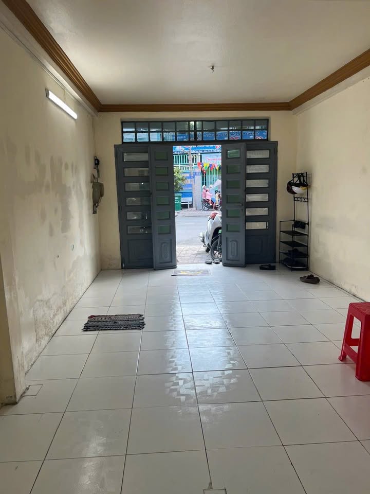 Nhà 1 trệt 1 lầu mặt tiền Nguyễn Văn Tuôi 147m² giá 4 tỷ - Cơ hội đầu tư hấp dẫn!