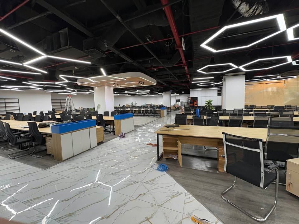 Văn phòng cho thuê tại Nguyễn Xiển 1000m² giá 180 triệu - Không gian làm việc lý tưởng!