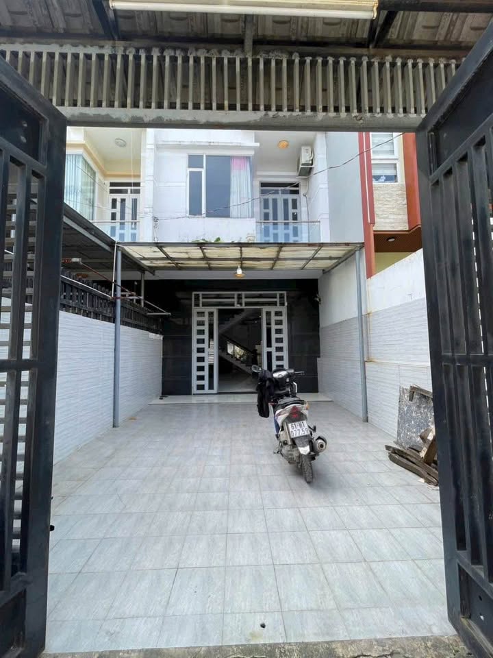Nhà đẹp 3 tầng phường Đông Hòa, Dĩ An 122m² giá 5.5 tỷ - Sổ đỏ chính chủ, bán gấp!