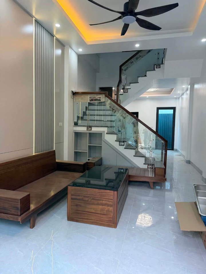 Nhà 3 tầng khu Kênh Tre, Tân Bình 45m² giá 2.3 tỷ - Đầy đủ nội thất, sẵn sàng vào ở!