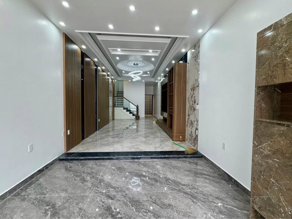 Nhà phố Lê Hồng Phong, Hải Phòng 60m² giá 11.5 tỷ - Thiết kế hiện đại, đầy đủ tiện nghi!