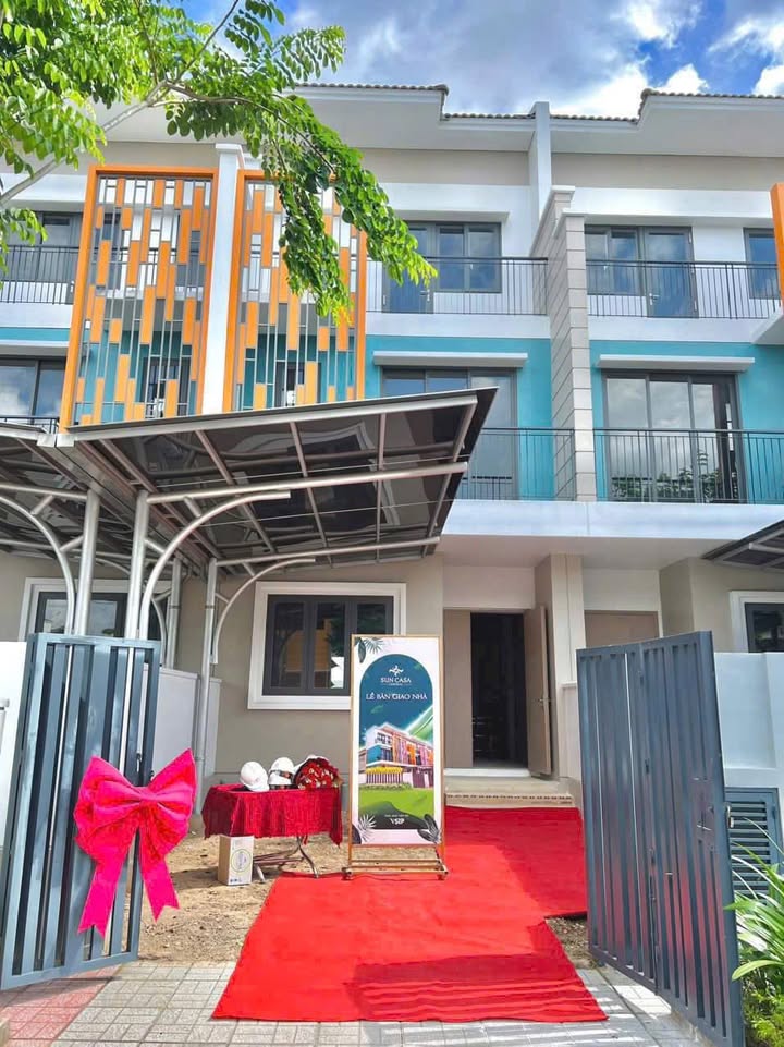 Townhouse Sun Casa Central Bến Cát 100m² giá 3.25 tỷ - View công viên tuyệt đẹp!