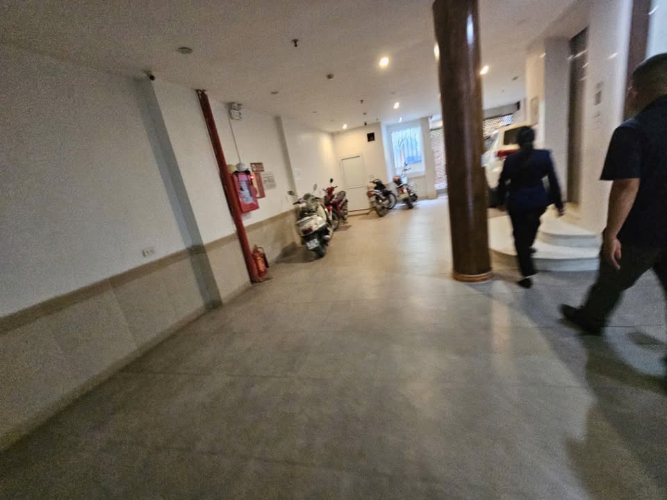 Cho thuê khách sạn mặt phố Hai Bà Trưng 200m² giá 400 triệu - Vị trí đắc địa, kinh doanh hiệu quả ngay!