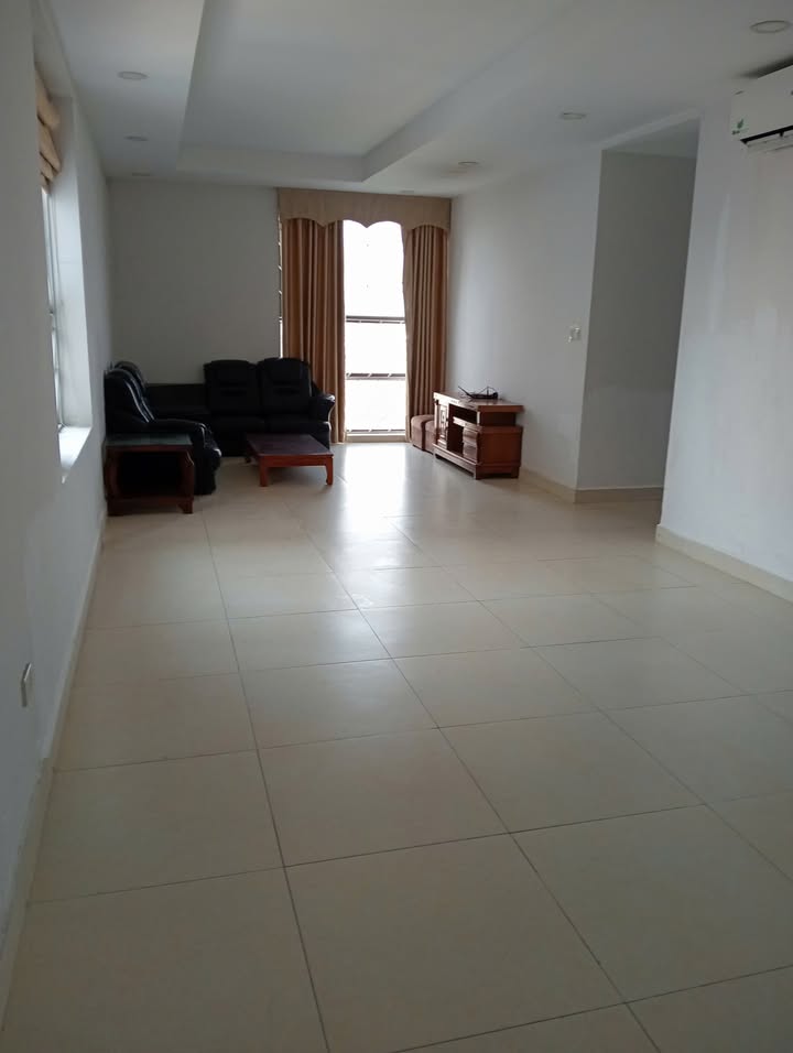 Căn hộ Smile Building Hoàng Mai 100m² giá 12 triệu - Sẵn sàng vào ở!