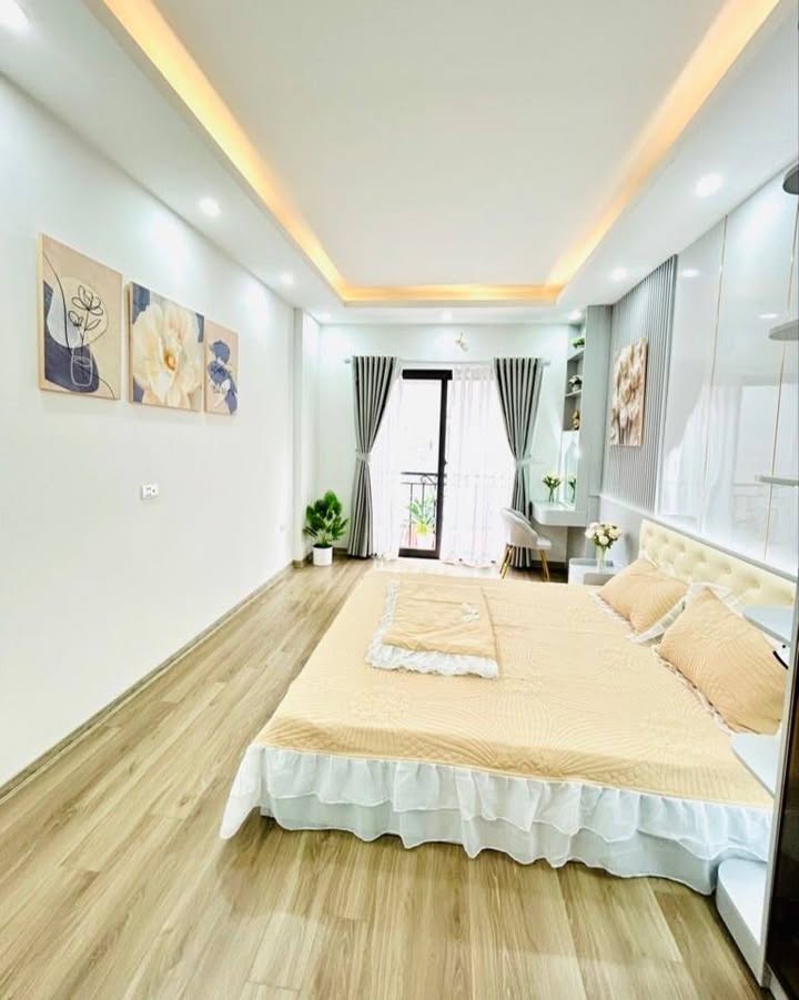 Nhà 5 tầng Vũ Tông Phan 35m² giá nhỉnh 8 tỷ - Không gian thoáng đãng, giao thông thuận tiện!