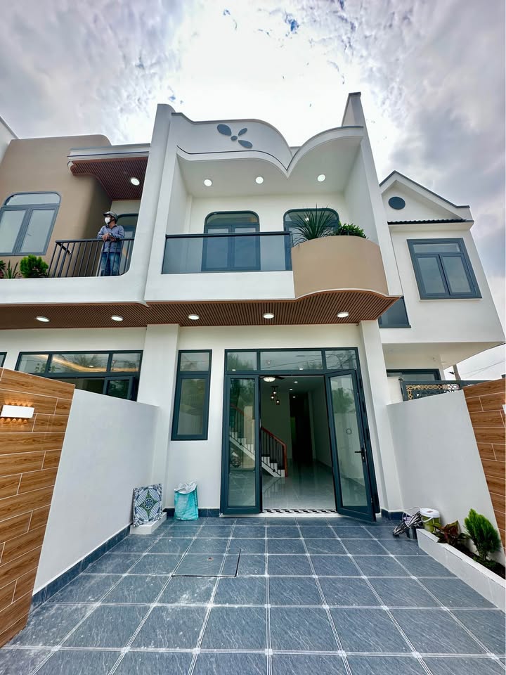 Nhà phố Đạo Thạnh Mỹ Tho 100m² giá 1.95 tỷ - Đối diện VLXD Tư Lợi!