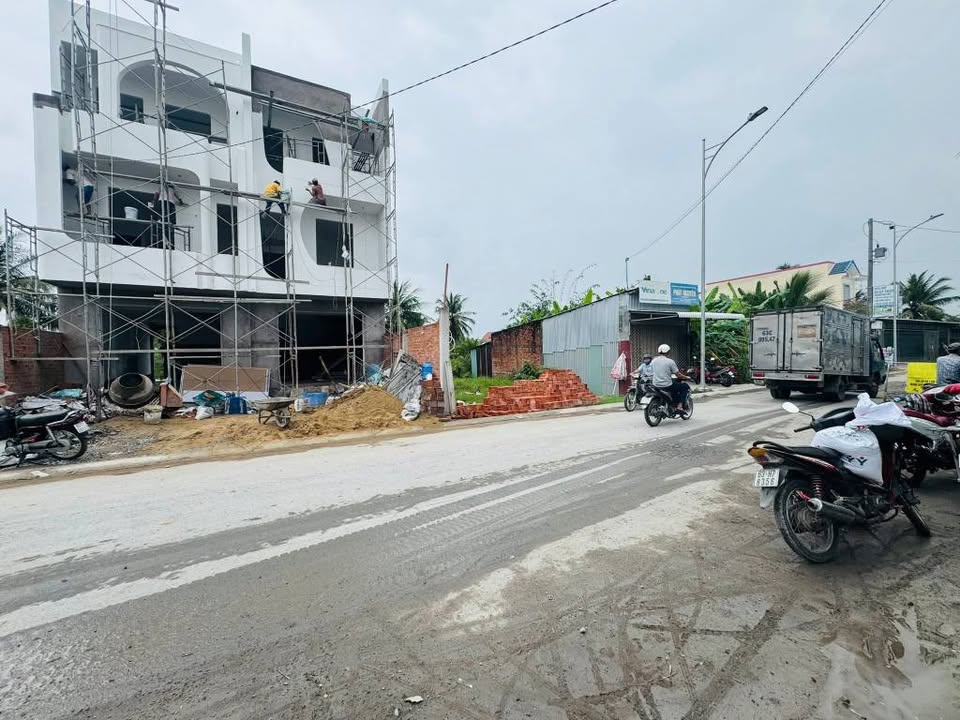 Nhà mặt tiền đường Đoàn Thị Nghiệp, Mỹ Tho 100m² giá 4 tỷ - Vị trí đắc địa kinh doanh!