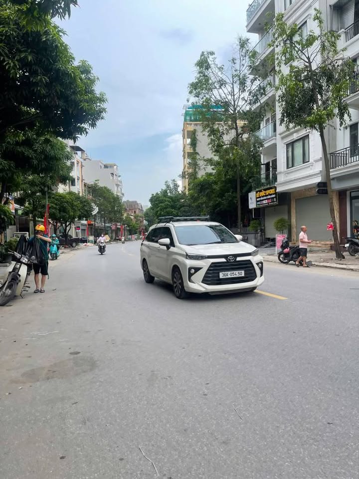 Bán nhà mặt phố Chiến Thắng, Hà Đông 70m² giá 24 tỷ - Mặt tiền 4.7m đắc địa!