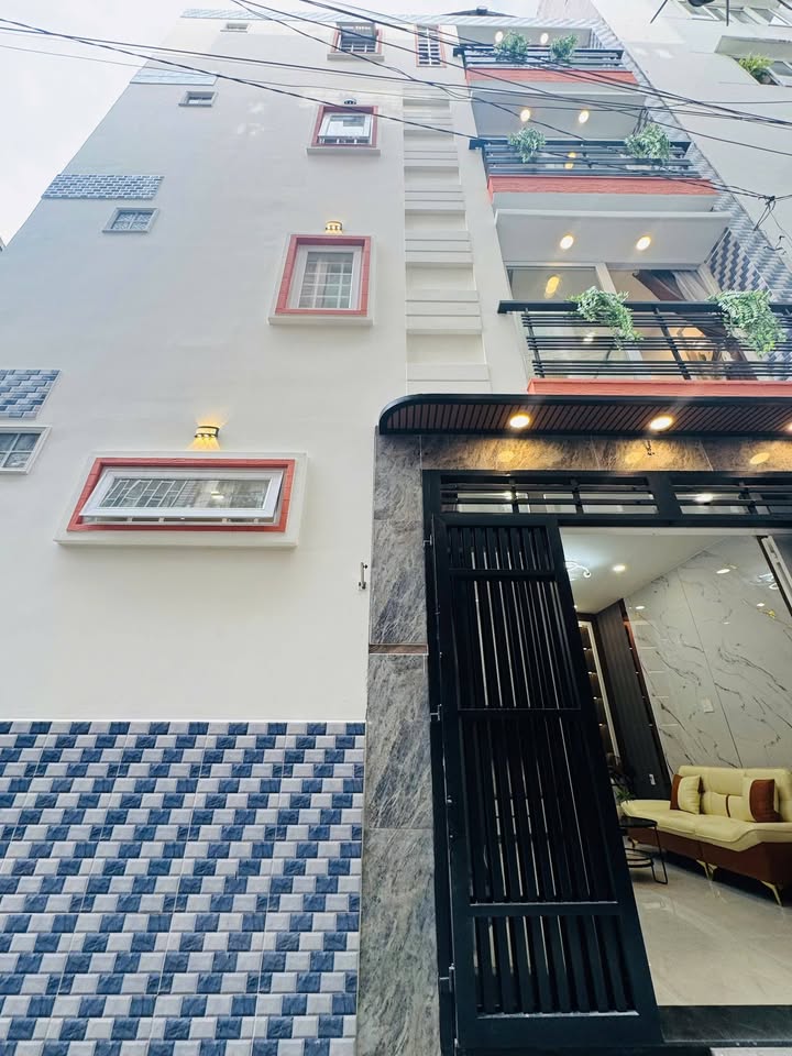 Nhà đẹp mặt tiền Bùi Văn Thiêm, 37m² giá 7.9 tỷ - Đối diện công viên Gia Định!