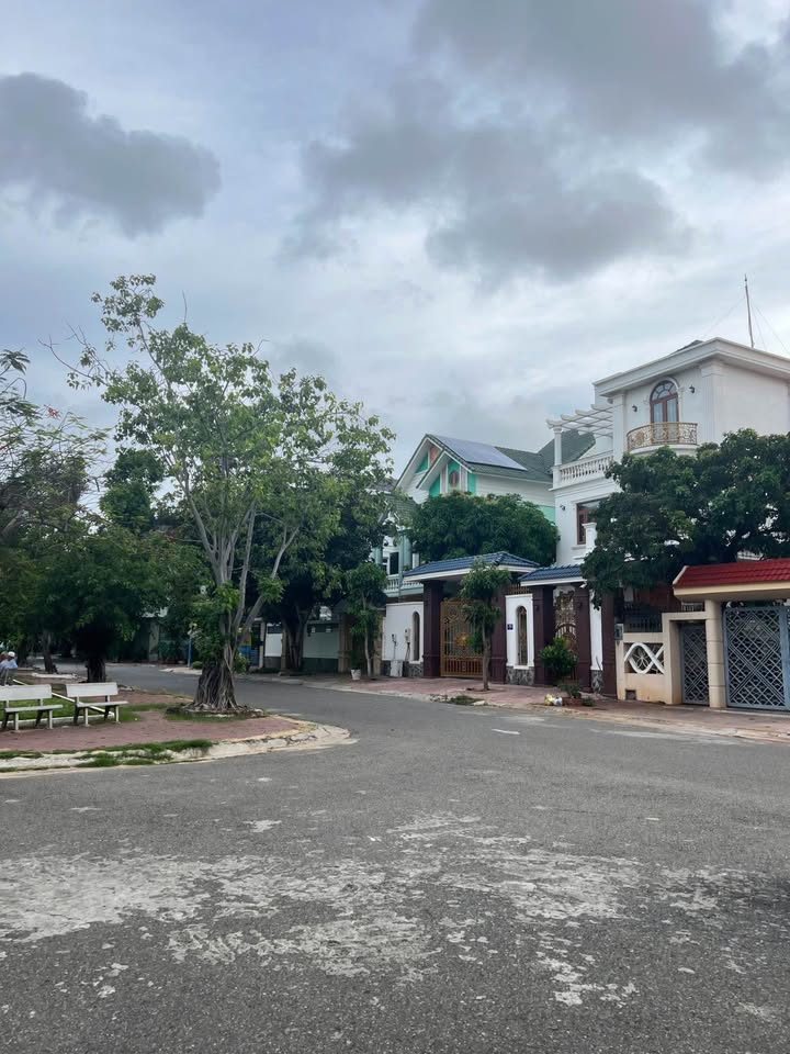 Bán đất mặt tiền đường Hoàng Xuân Hãn, P10 Vũng Tàu 100m² - Vị trí đẹp, an ninh tốt!