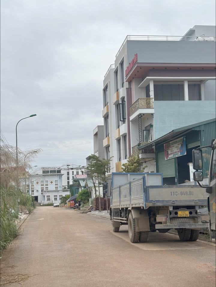 Đất nền liền kề Đề Thám, 100m² chỉ 3 tỷ - Sổ đỏ chính chủ, đầu tư sinh lời!