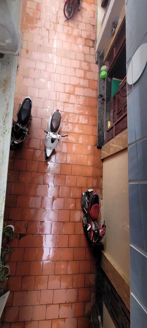 Nhà bán tại phường Trần Hưng Đạo, Tiên Lữ, 36m² giá 2 tỷ - Gần trường học và tiện lợi giao thông!