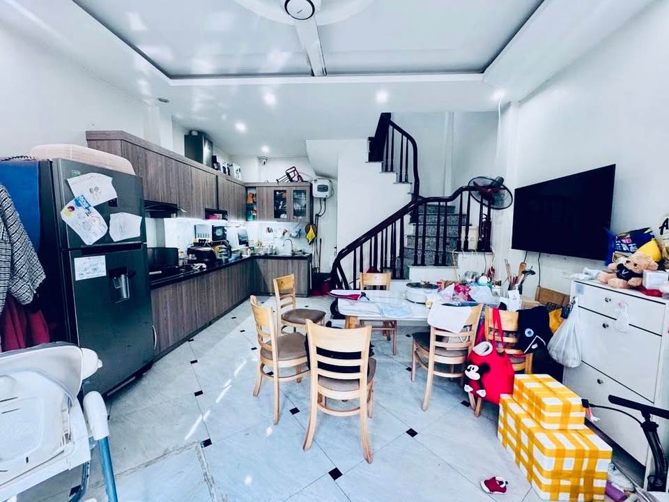 Nhà riêng Dịch Vọng Hậu 31m² giá 7 tỷ - View triệu đô, cách ô tô tránh chỉ 2 bước chân!