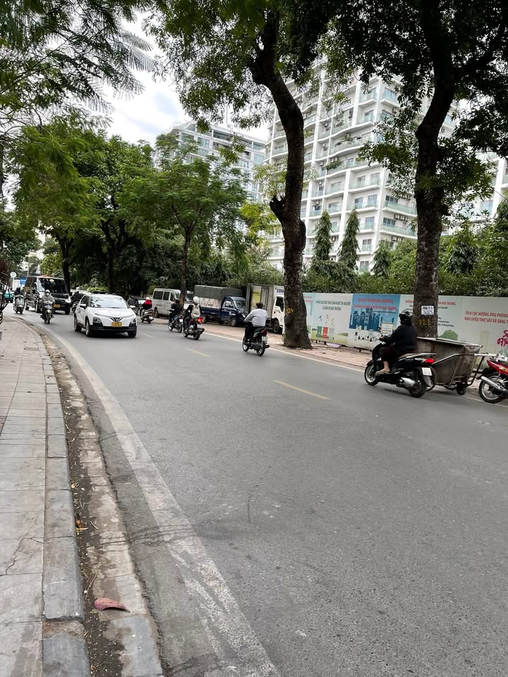 Nhà riêng Nguyễn Đình Thi, Tây Hồ 35m² giá 8.75 tỷ - Sổ đỏ chính chủ, pháp lý rõ ràng!