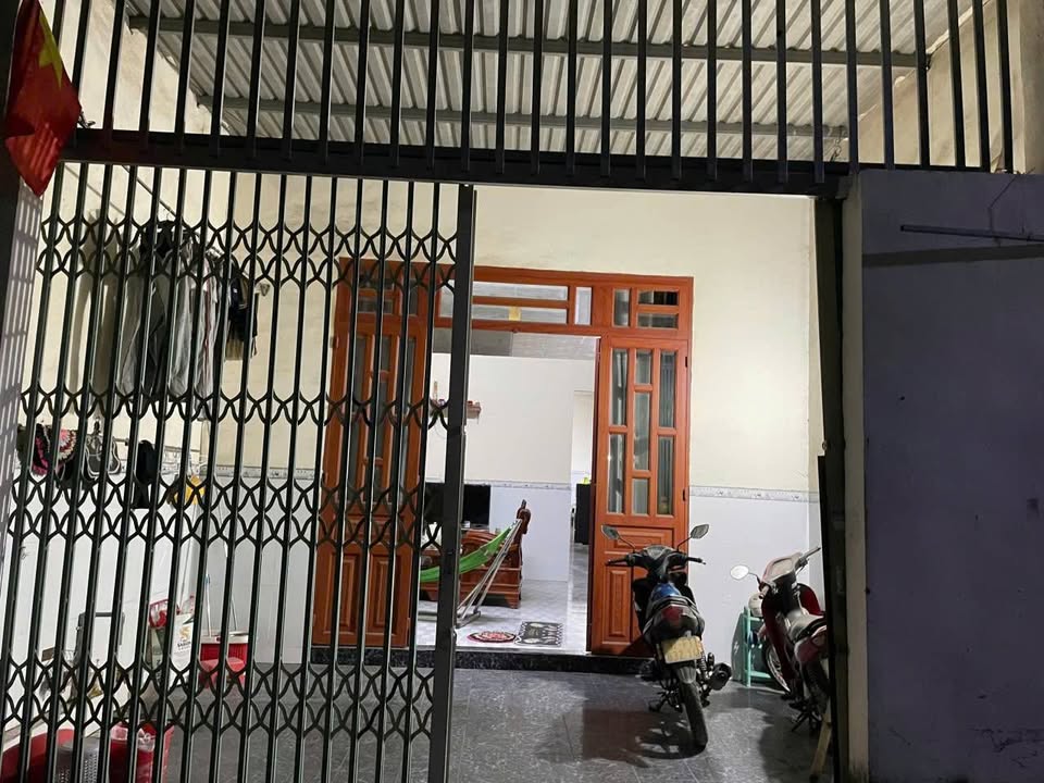 Nhà bán Phước Thiền, Nhơn Trạch 95m² giá 1 tỷ - Khu dân cư sầm uất!