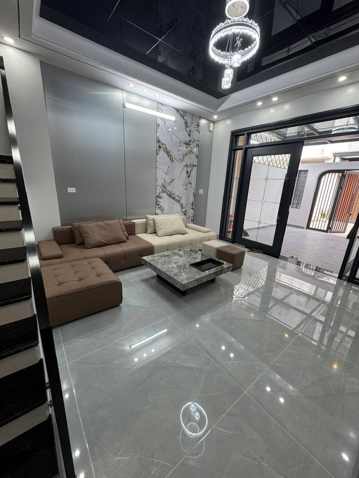 Nhà 3 tầng mới tại phường Tam Thanh 93m² giá 3.4 tỷ - Thiết kế hiện đại, full nội thất!