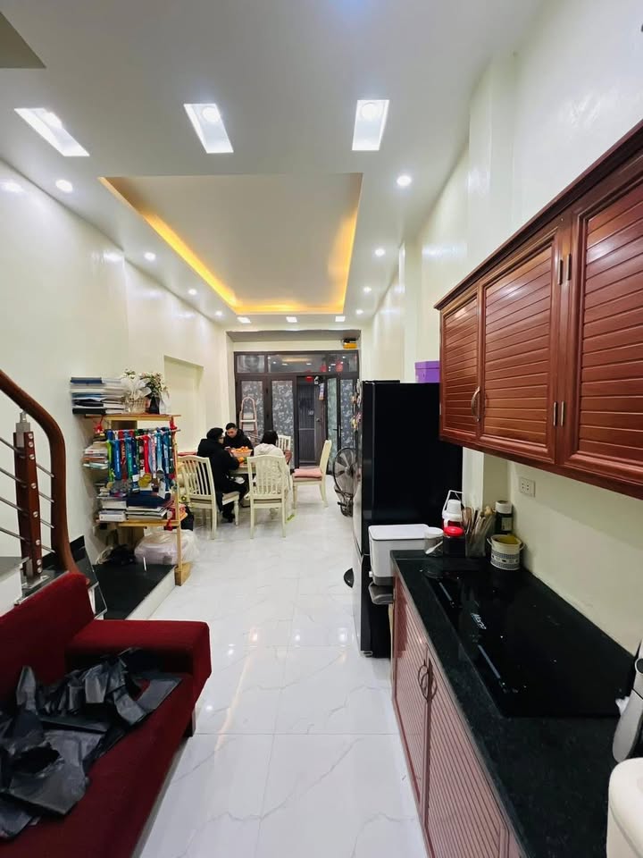 Nhà phố Lạc Long Quân Cầu Giấy 33m² giá 9.99 tỷ - Thiết kế thông sàn, ô tô lùi cửa!