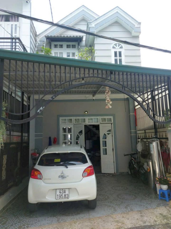 Nhà nguyên căn Hùng Vương, Đà Lạt - 3 phòng ngủ, giá 10 triệu/tháng - Ô tô đậu trong sân!