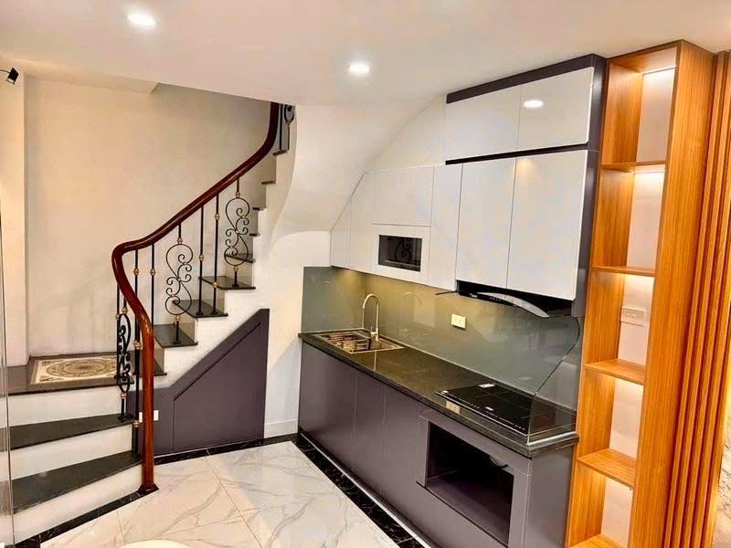 Nhà đẹp Đống Đa 30m² giá 5 tỷ - Kinh doanh sầm uất, gần ô tô!