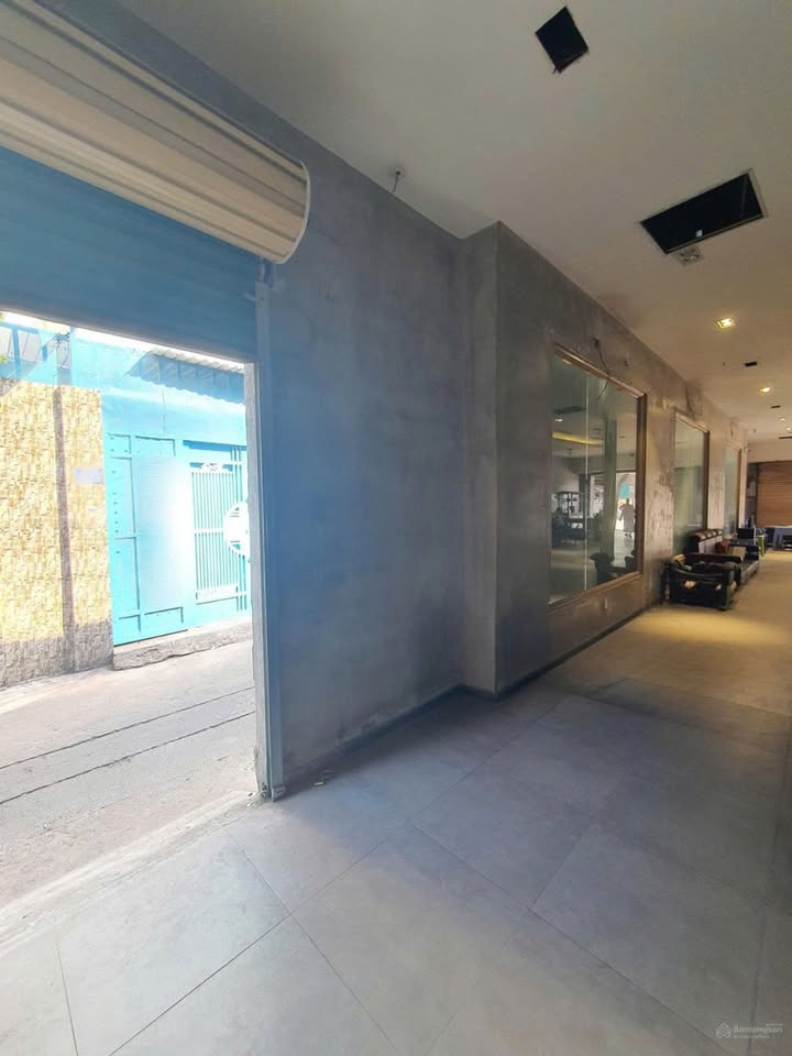 Cho thuê mặt bằng góc 2 mặt tiền Hòa Bình, Quận 11, 147m² - Tiềm năng kinh doanh lớn!