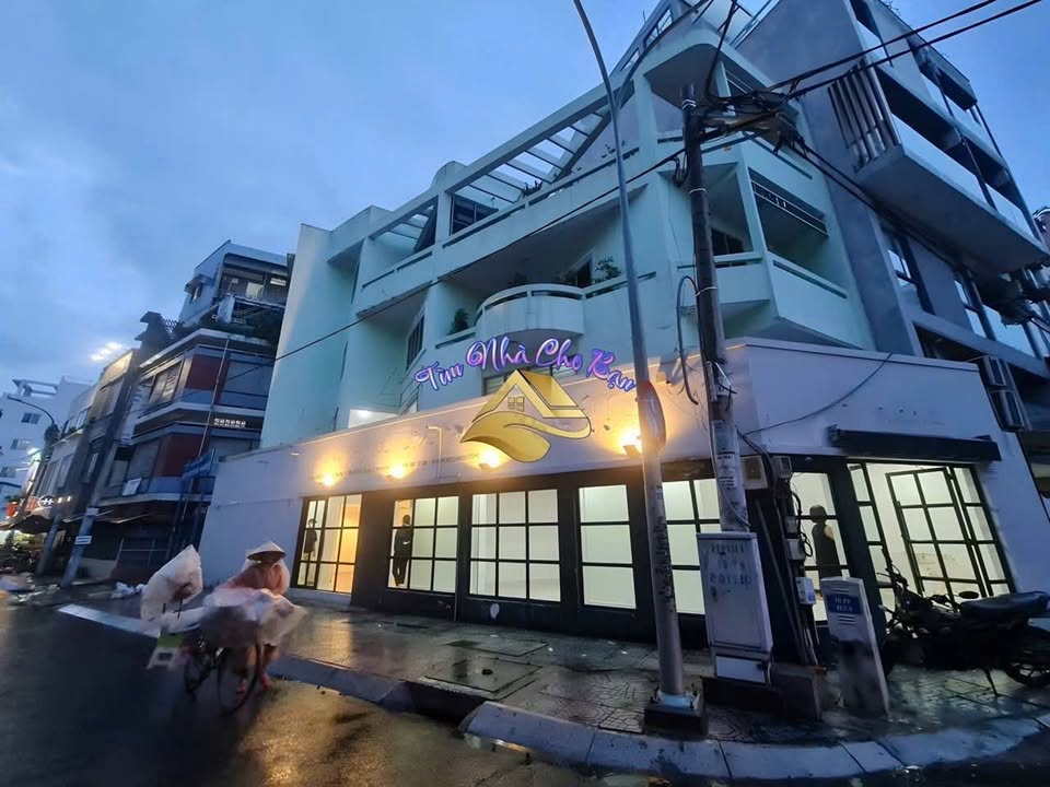 Mặt bằng cho thuê tại Tân Định, Quận 1 - 15m mặt tiền, vị trí đắc địa!