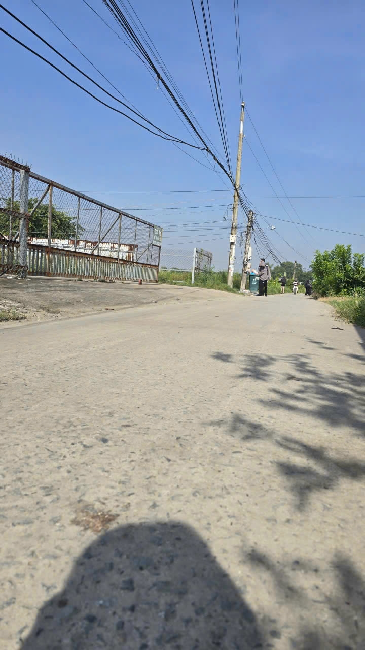 Đất nền 200m² tại Bến Lức giá chỉ 3.6 tỷ - Vị trí đắc địa, chắc chắn sinh lời!