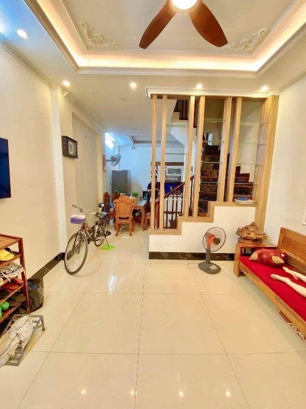 Nhà Dương Quảng Hàm, Cầu Giấy 52m² giá 11.8 tỷ - Thiết kế hiện đại, gần ô tô