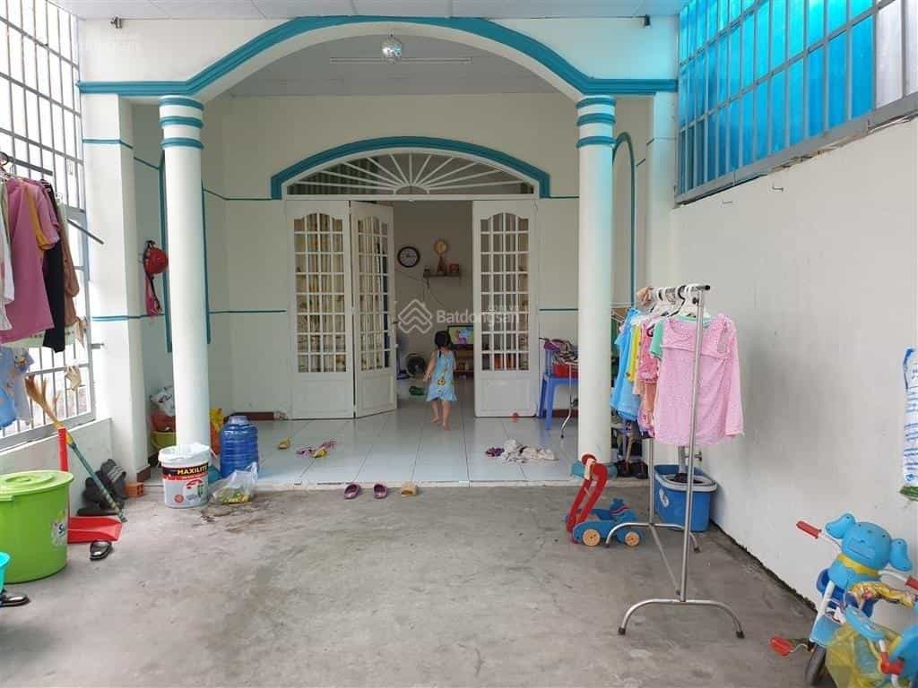 Nhà 3 mặt tiền tại Ngã 4 Bà Điểm, Hóc Môn - 100m², chính chủ bán gấp!