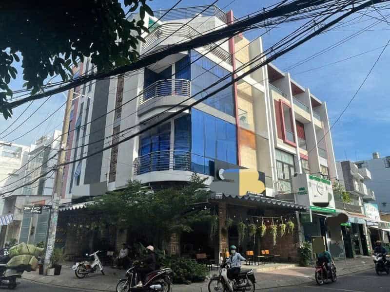 Nhà phố Tân Phú, Thủ Đức 180m² giá 29 tỷ - Siêu phẩm góc 2 mặt tiền cho thuê 68 triệu/tháng!