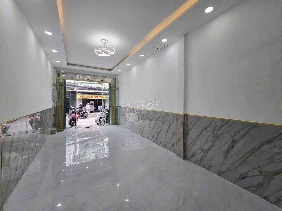 Nhà 4 tầng mặt tiền Tạ Quang Bửu 52.5m² giá 9.6 tỷ - Mặt tiền kinh doanh đông đúc!