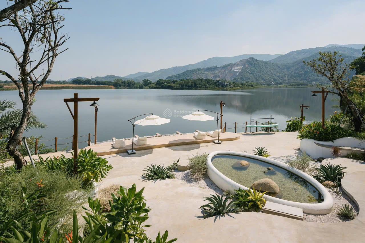 Đất thổ cư bám hồ Tây tại thôn 6 Hòa Lạc 100m² giá 3,3 tỷ - Tiềm năng đầu tư lớn!