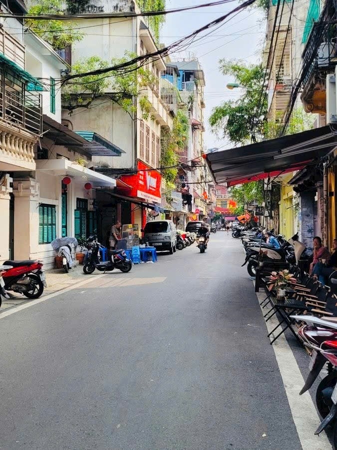 Shop mặt phố Phan Huy Ích 77m² giá 31.7 tỷ - Kinh doanh trà cafe ổn định!