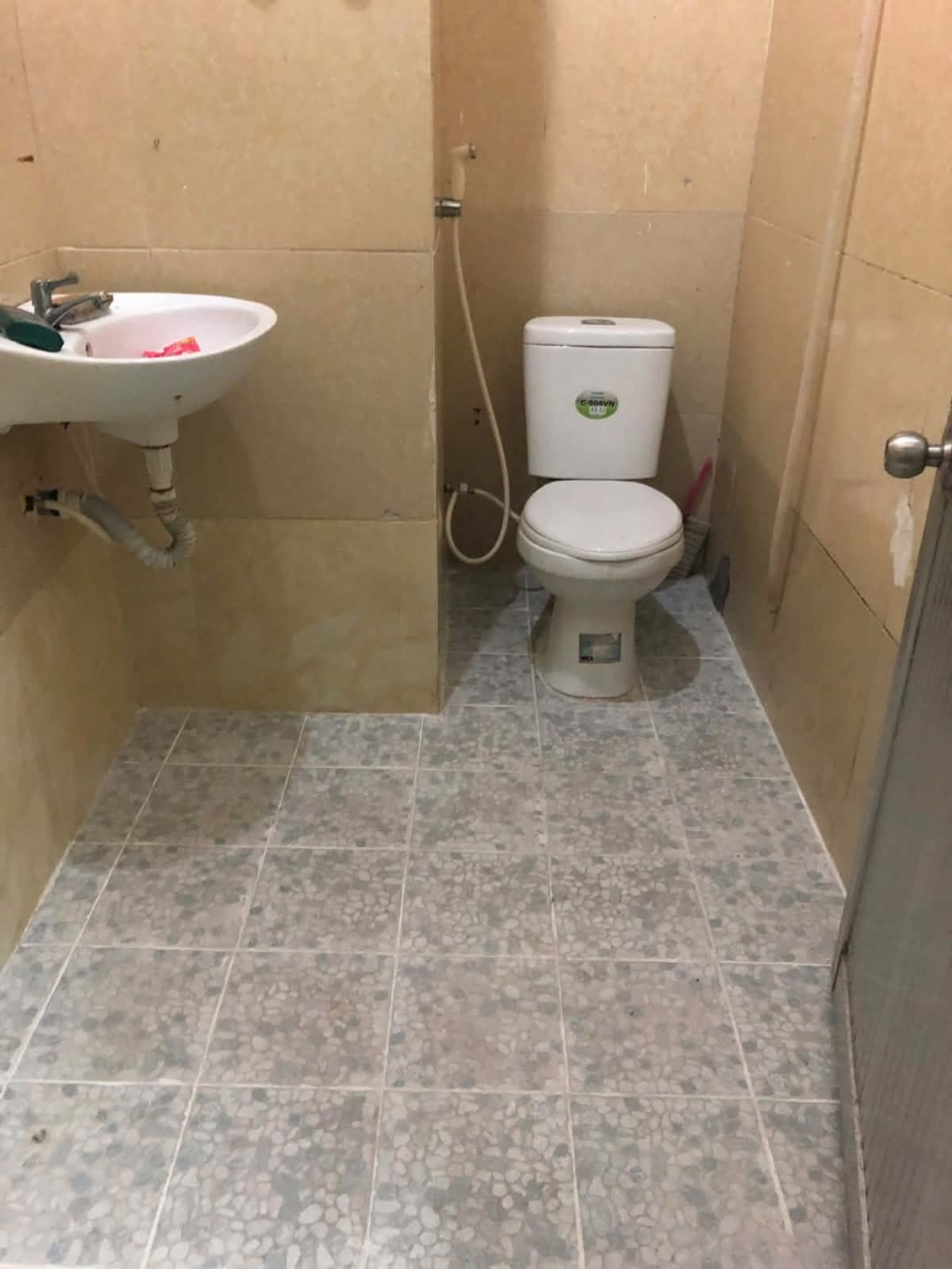 Bán CHDV Lạc Long Quân 104m² giá 10.5 tỷ - Dòng tiền ổn định, đầu tư sinh lời!