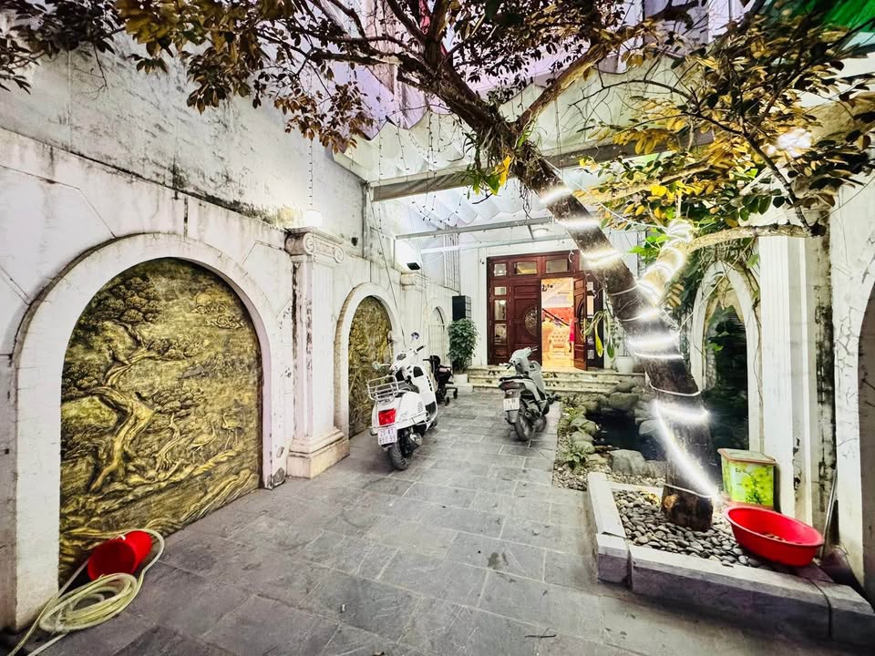 Nhà mặt phố Thanh Am 98m² giá 20.5 tỷ - Đầu tư sinh lời cao!