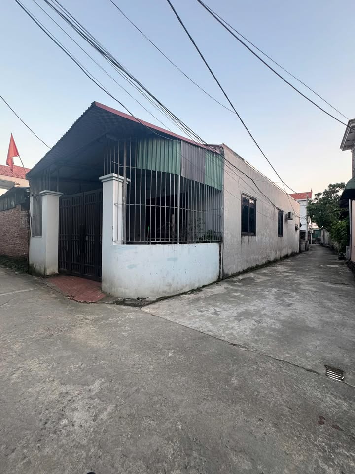 Nhà cấp 1 Xóm 3 Chương Dương, Thường Tín 99m² - Lô góc, đường ô tô tránh!