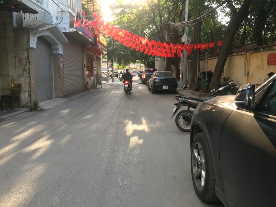 Nhà bán tại Khuất Duy Tiến, Thanh Xuân 90m² - Ngõ ô tô tránh, giá thỏa thuận!