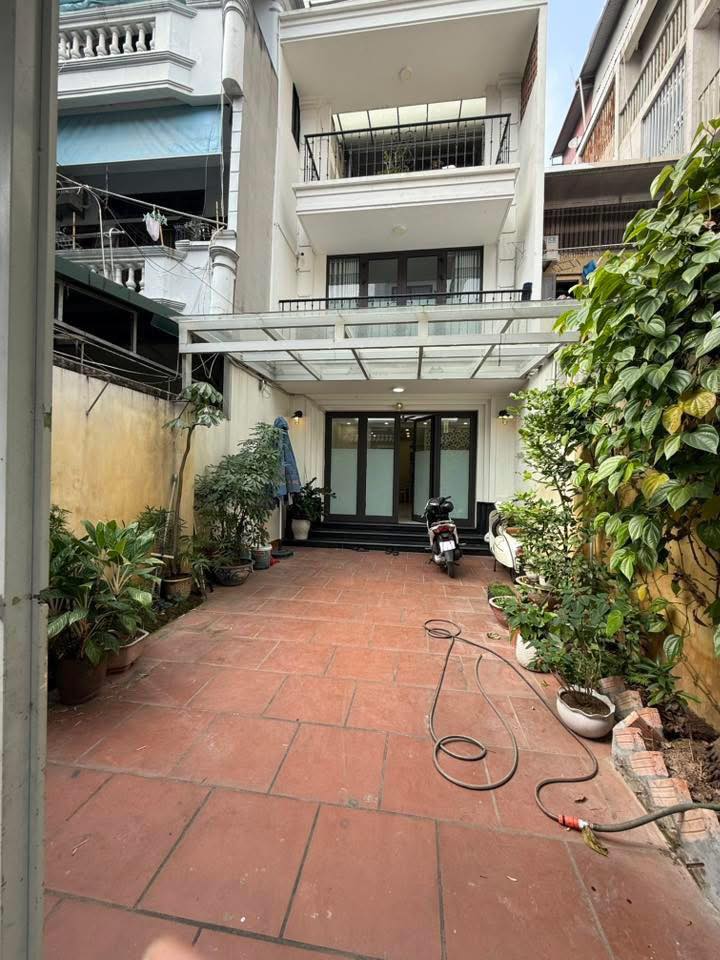 Nhà cho thuê 3 tầng 1 tum tại Ngọc Thụy, Long Biên, 96m² giá 13 triệu - Nhà mới vào ở ngay!