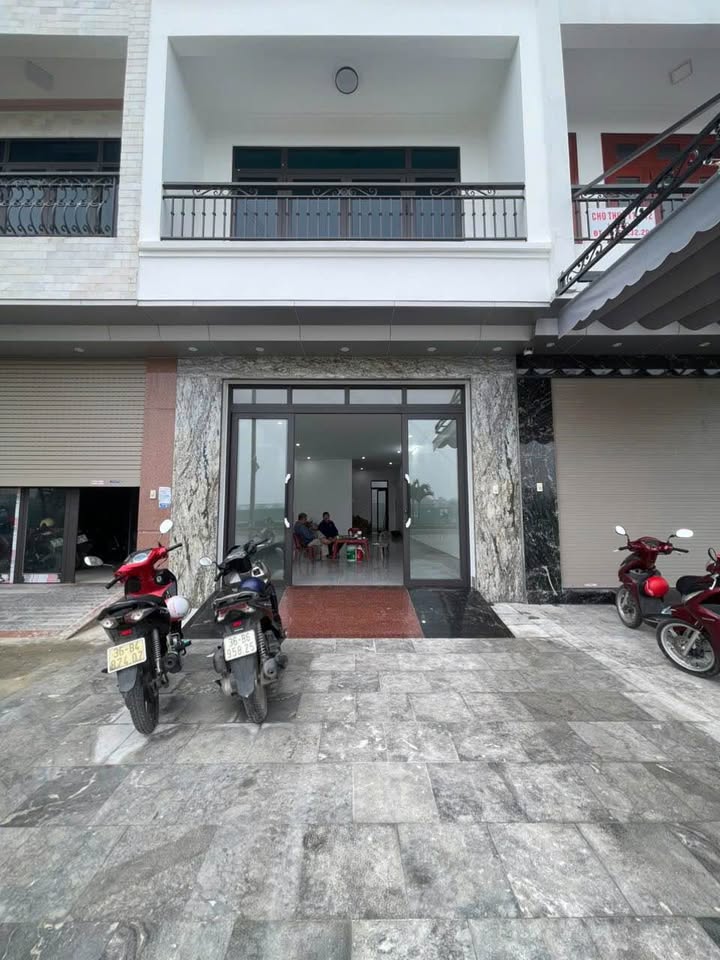 Cho thuê nhà mặt tiền đường Âu Cơ, 180m² giá 20 triệu - Phù hợp làm văn phòng, cửa hàng!
