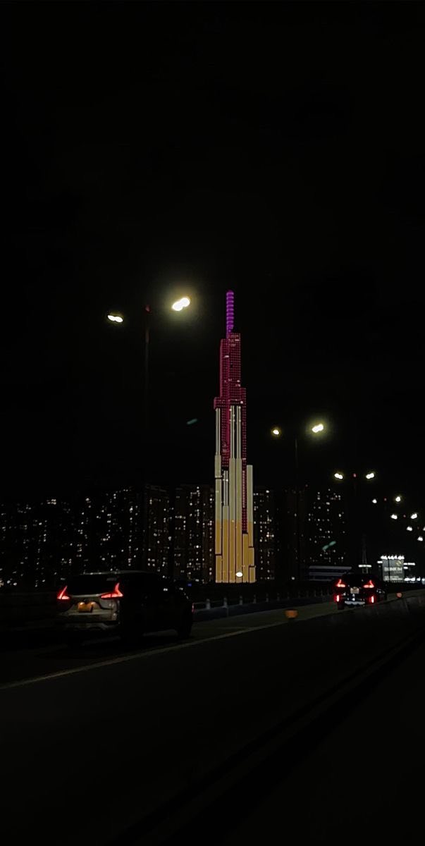 Nhà 5 tầng Nguyễn Hữu Cảnh 117m² giá 18.5 tỷ - Thiết kế sang trọng, gần Vinhomes Ba Son!